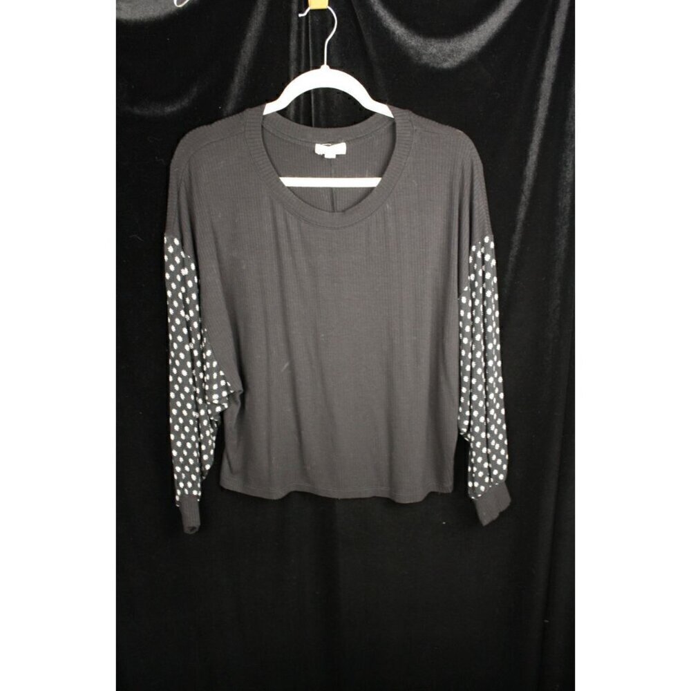Women's Creneau Black and White Shirt w/Bat Wing Sleeves Size Medium